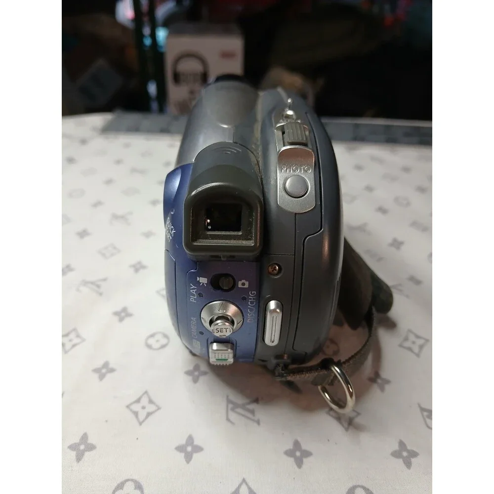Canon DC210 DVD Camcorder Battery & Charger Not Included